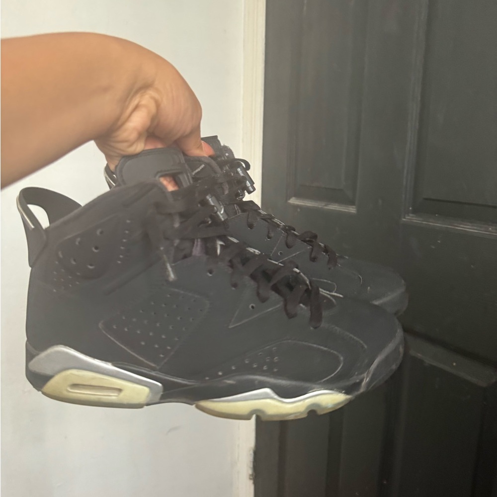 Jordan Athletic Shoes in Black and Silver 6